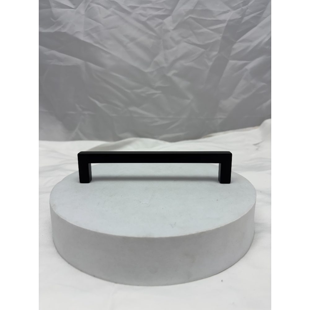 Elements Stanton 5" (128mm) Matte Black Cabinet Bar Pull